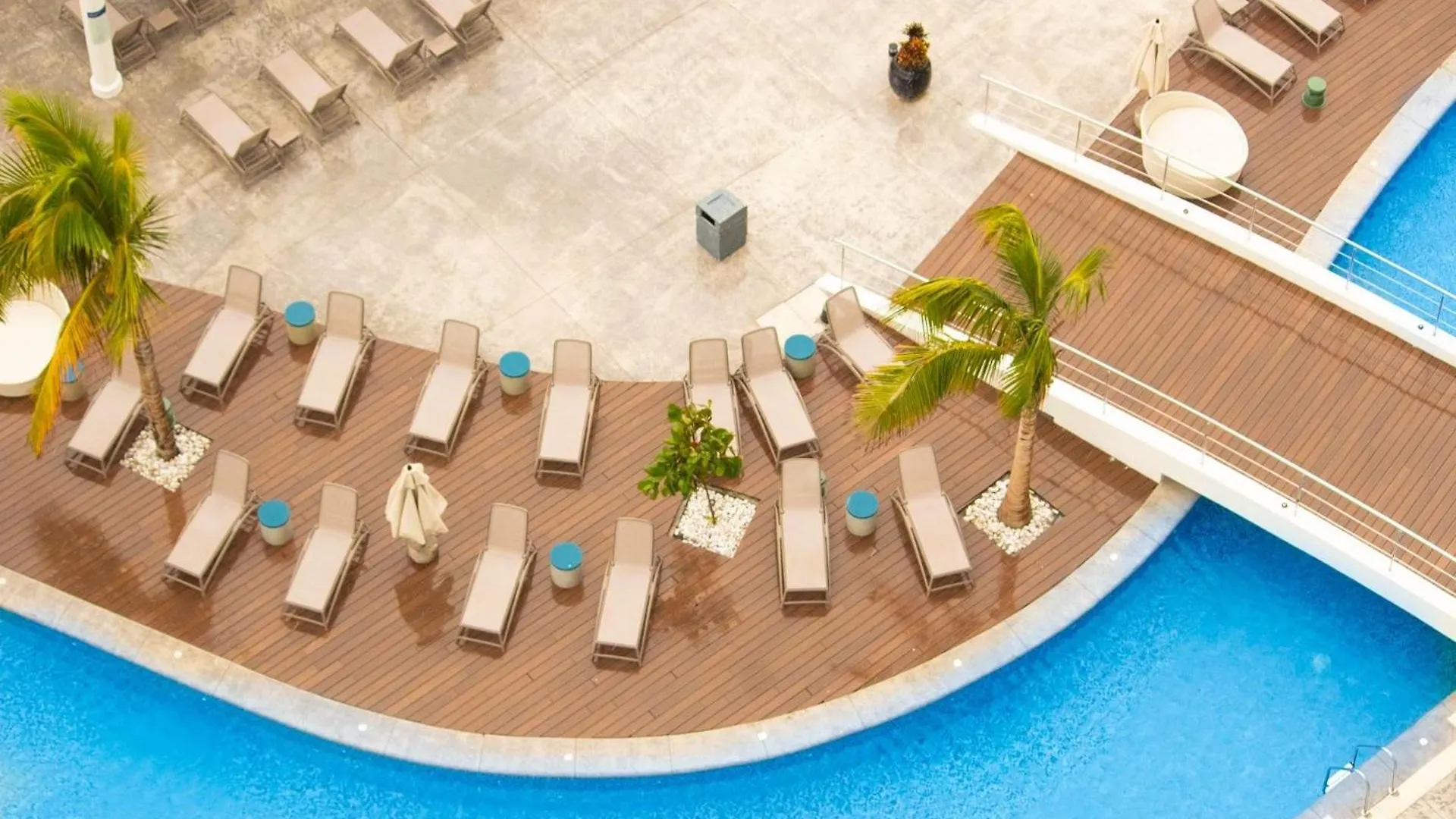 Condominios De Lujo En El Corazon De La Zona Dorada En Camino Al Mar. Mazatlán 0*,  México