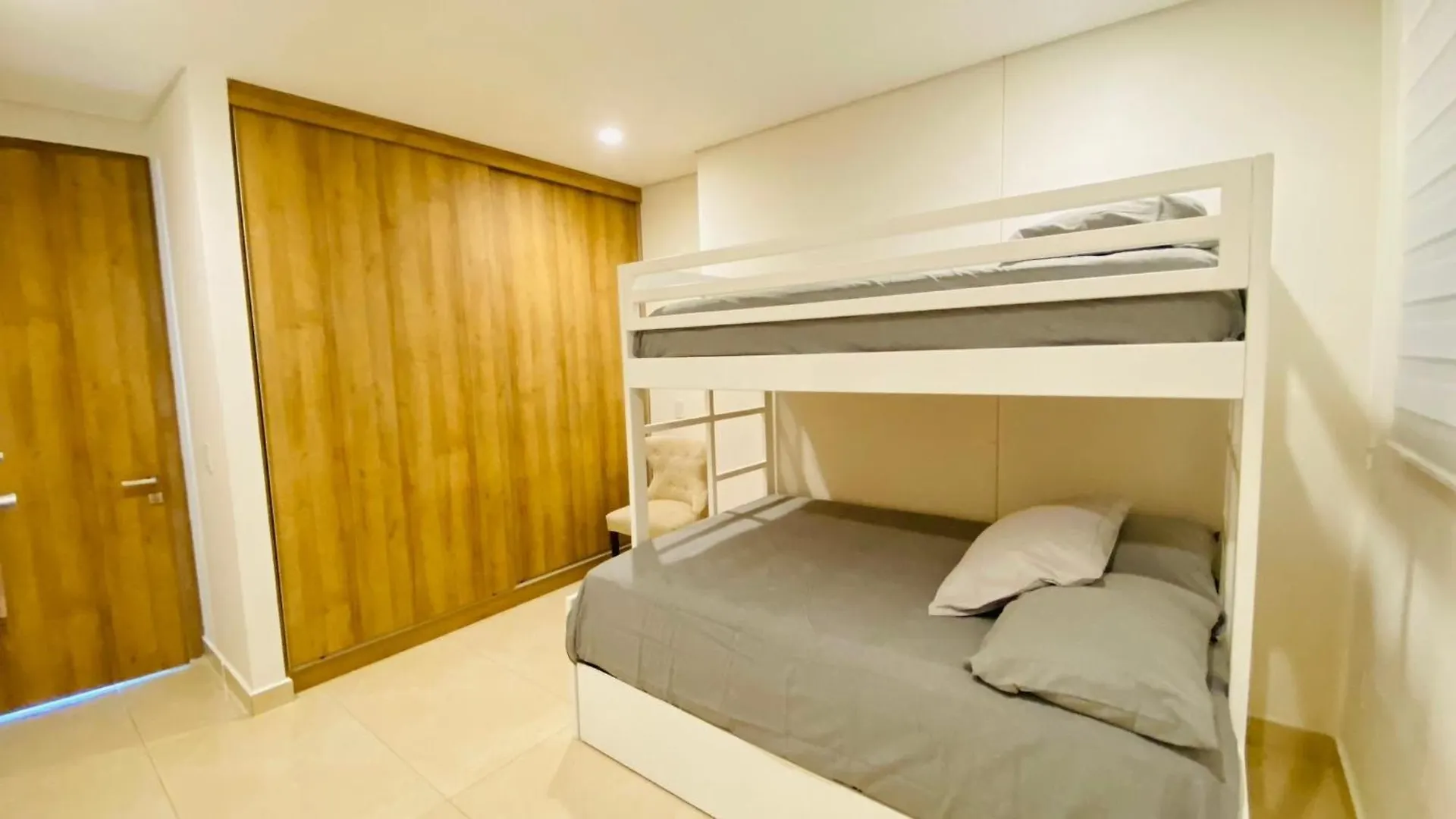 Condominios De Lujo En El Corazon De La Zona Dorada En Camino Al Mar. Mazatlán