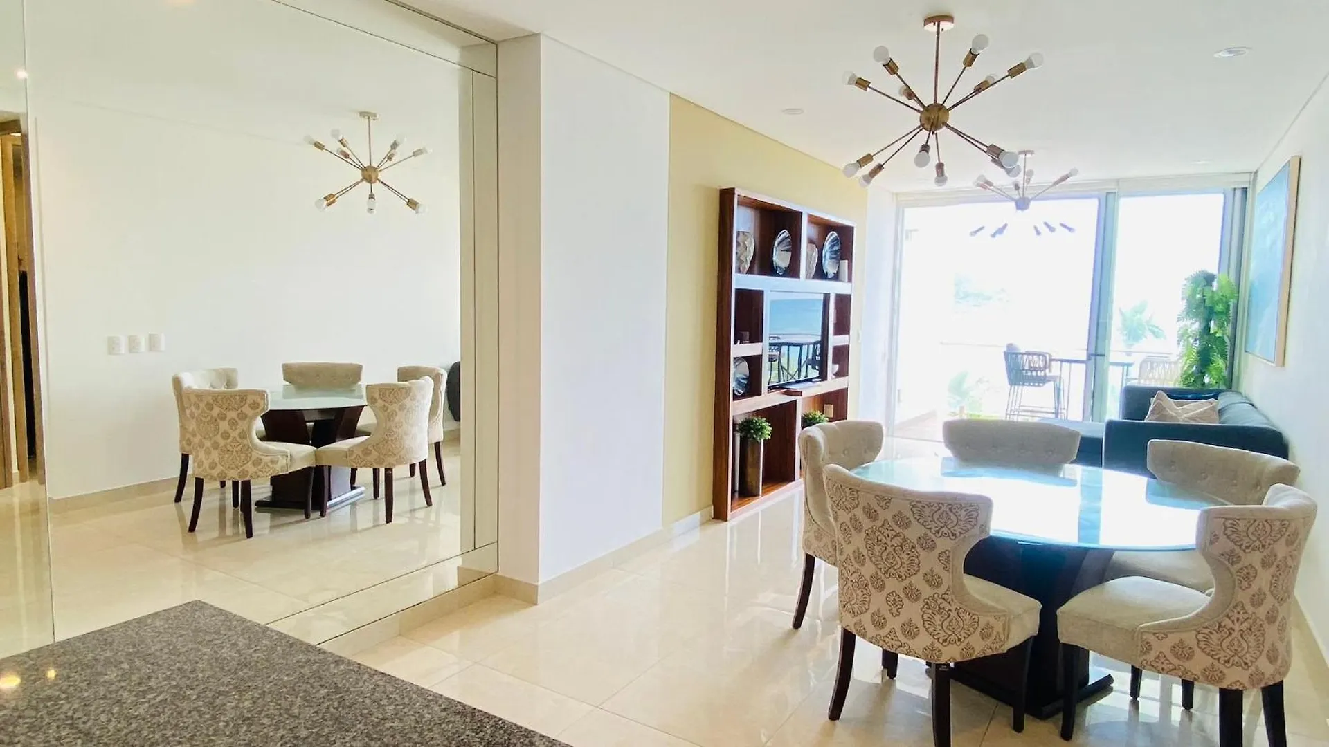 Condominios De Lujo En El Corazon De La Zona Dorada En Camino Al Mar. Mazatlán